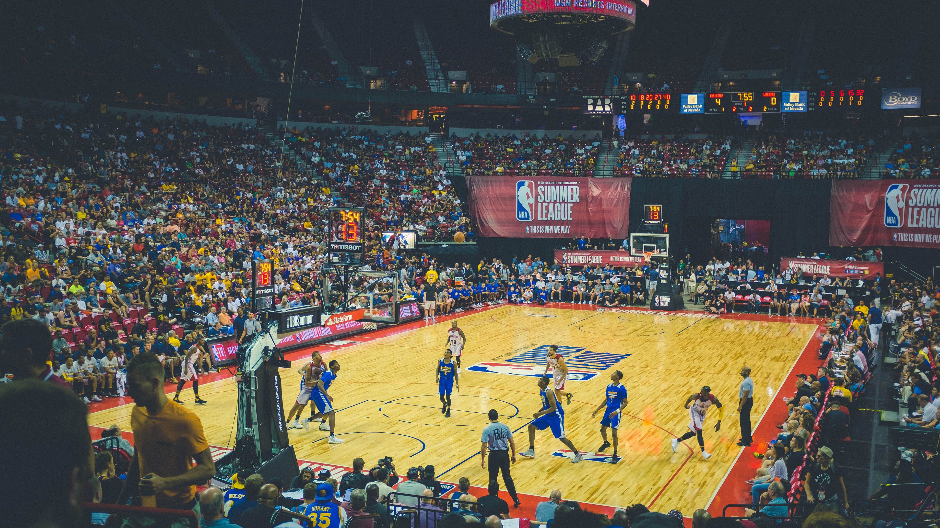 产业资本蜂拥而入，推动电竞从单一比赛向多元生态转变，电竞产业模式